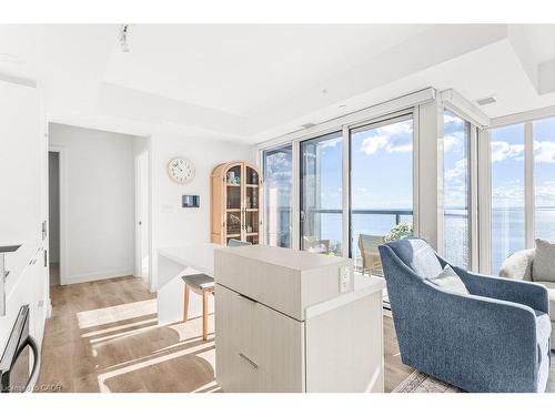 1207-370 Martha Street, Burlington, ON - Indoor