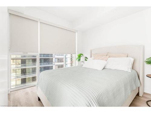 1207-370 Martha Street, Burlington, ON - Indoor Photo Showing Bedroom