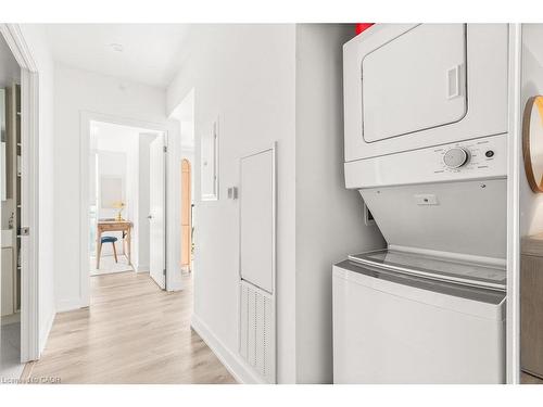 1207-370 Martha Street, Burlington, ON - Indoor Photo Showing Laundry Room