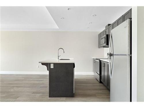 214-5 Wake Robin Drive, Kitchener, ON - Indoor Photo Showing Kitchen