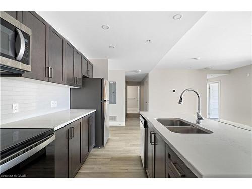 214-5 Wake Robin Drive, Waterloo, ON - Indoor Photo Showing Kitchen With Double Sink