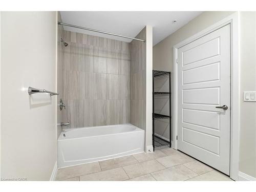 214-5 Wake Robin Drive, Kitchener, ON - Indoor Photo Showing Bathroom