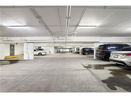 214-5 Wake Robin Drive, Kitchener, ON - Indoor Photo Showing Garage