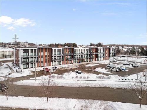 214-5 Wake Robin Drive, Kitchener, ON - Outdoor