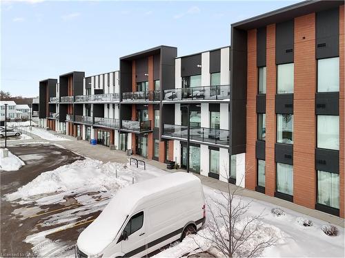 214-5 Wake Robin Drive, Kitchener, ON - Outdoor