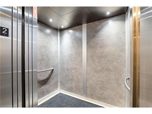 214-5 Wake Robin Drive, Kitchener, ON - Indoor Photo Showing Bathroom