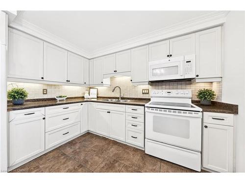 614 Elgin Street N, Cambridge, ON - Indoor Photo Showing Kitchen