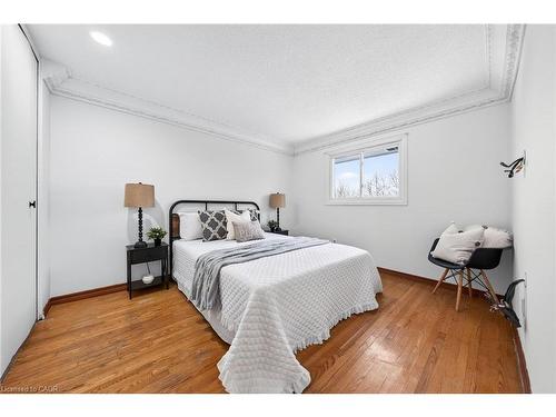 614 Elgin Street N, Cambridge, ON - Indoor Photo Showing Bedroom