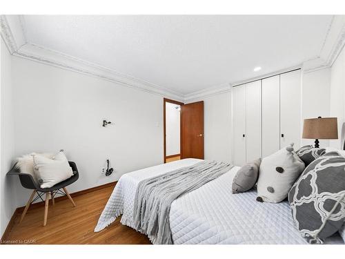 614 Elgin Street N, Cambridge, ON - Indoor Photo Showing Bedroom