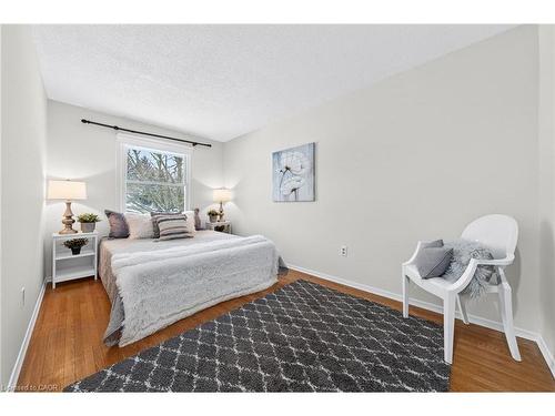 614 Elgin Street N, Cambridge, ON - Indoor Photo Showing Bedroom