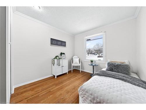 614 Elgin Street N, Cambridge, ON - Indoor Photo Showing Bedroom