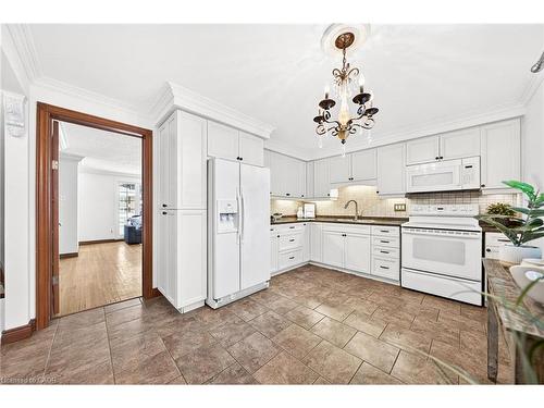 614 Elgin Street N, Cambridge, ON - Indoor Photo Showing Kitchen