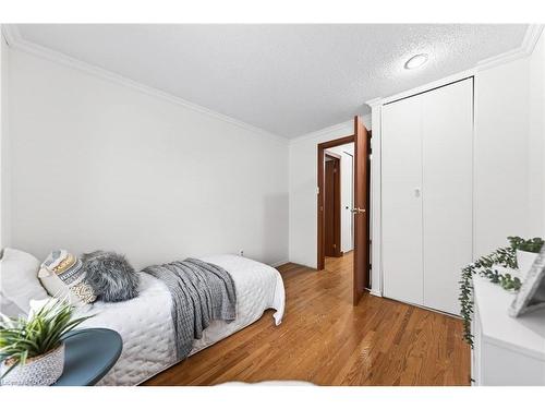 614 Elgin Street N, Cambridge, ON - Indoor Photo Showing Bedroom