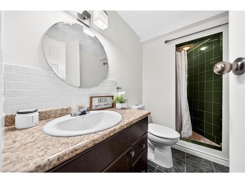 614 Elgin Street N, Cambridge, ON - Indoor Photo Showing Bathroom