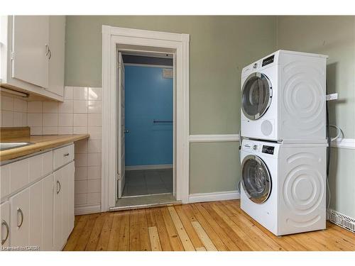 1-223 Homewood Avenue, Hamilton, ON - Indoor Photo Showing Laundry Room