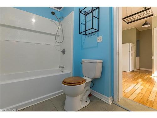 1-223 Homewood Avenue, Hamilton, ON - Indoor Photo Showing Bathroom