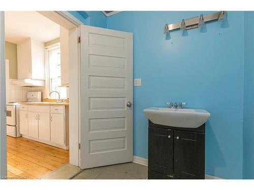 1-223 Homewood Avenue, Hamilton, ON - Indoor Photo Showing Bathroom