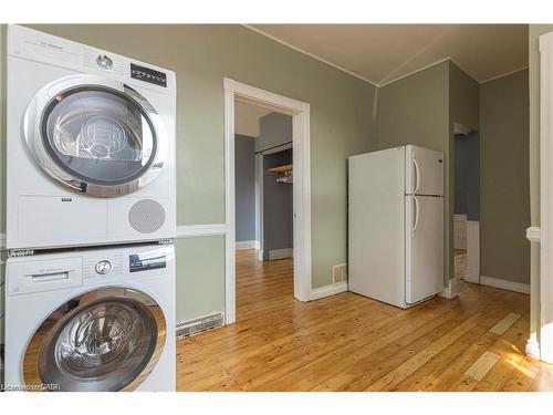 1-223 Homewood Avenue, Hamilton, ON - Indoor Photo Showing Laundry Room