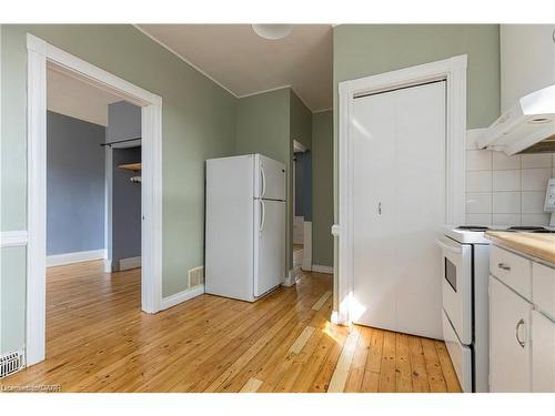 1-223 Homewood Avenue, Hamilton, ON - Indoor Photo Showing Kitchen