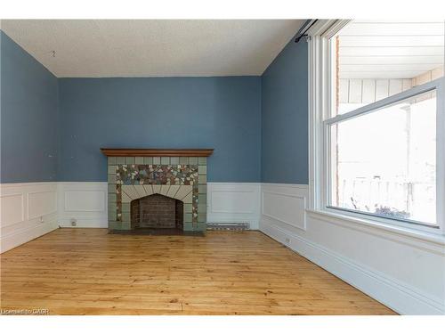 1-223 Homewood Avenue, Hamilton, ON - Indoor With Fireplace