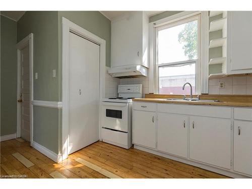 1-223 Homewood Avenue, Hamilton, ON - Indoor Photo Showing Kitchen