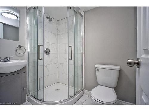 A-30 Amos Avenue, Waterloo, ON - Indoor Photo Showing Bathroom