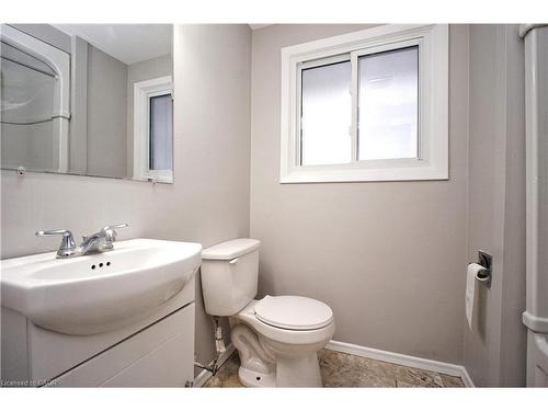 A-30 Amos Avenue, Waterloo, ON - Indoor Photo Showing Bathroom