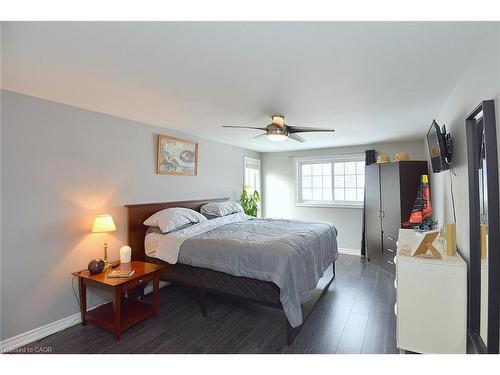65 Rolston Drive, Hamilton, ON - Indoor Photo Showing Bedroom