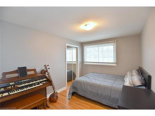 65 Rolston Drive, Hamilton, ON - Indoor Photo Showing Bedroom