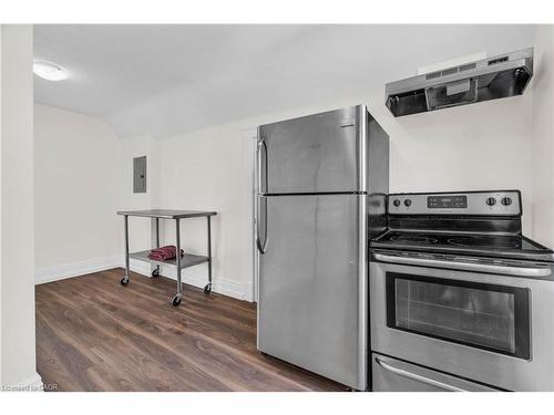 D (Upper)-98 Church Street, Kitchener, ON - Indoor Photo Showing Kitchen