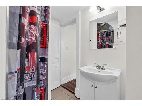 D (Upper)-98 Church Street, Kitchener, ON - Indoor Photo Showing Bathroom