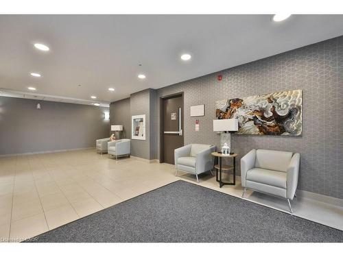 417-5020 Corporate Drive, Burlington, ON - Indoor Photo Showing Other Room