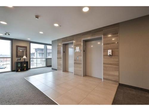 417-5020 Corporate Drive, Burlington, ON - Indoor Photo Showing Other Room