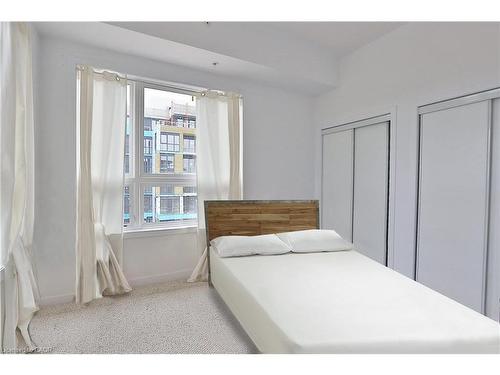 417-5020 Corporate Drive, Burlington, ON - Indoor Photo Showing Bedroom