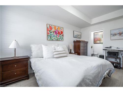 303-263 Georgian Drive, Oakville, ON - Indoor Photo Showing Bedroom