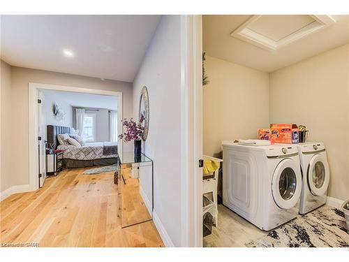 928 Chapel Hill Court, Kitchener, ON - Indoor Photo Showing Laundry Room