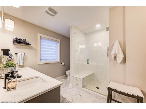 928 Chapel Hill Court, Kitchener, ON - Indoor Photo Showing Bathroom