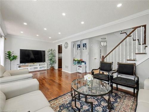 635 Rexford Drive, Hamilton, ON - Indoor Photo Showing Living Room
