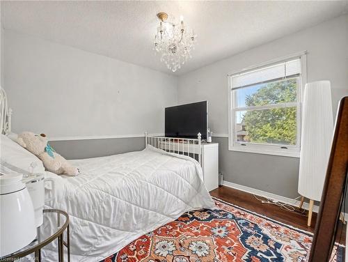 635 Rexford Drive, Hamilton, ON - Indoor Photo Showing Bedroom