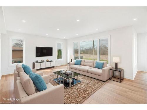 4364 Victoria Avenue, Vineland, ON - Indoor Photo Showing Living Room