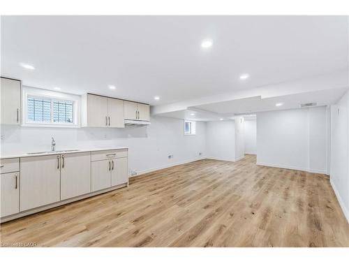 387 Weir Street N, Hamilton, ON - Indoor Photo Showing Kitchen