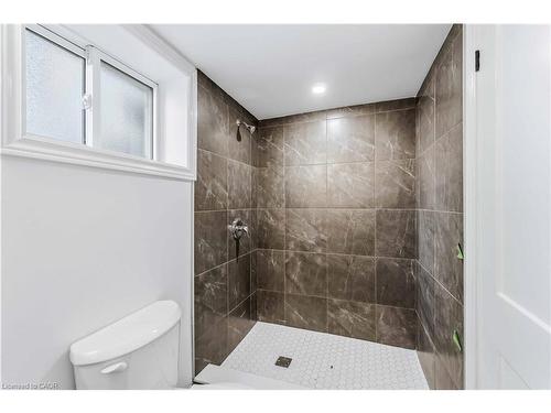 387 Weir Street N, Hamilton, ON - Indoor Photo Showing Bathroom