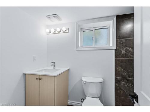 387 Weir Street N, Hamilton, ON - Indoor Photo Showing Bathroom