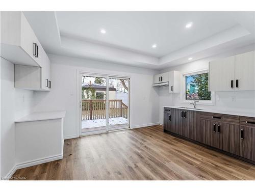 387 Weir Street N, Hamilton, ON - Indoor Photo Showing Kitchen