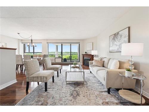 501-22 Marilyn Drive, Guelph, ON - Indoor Photo Showing Living Room