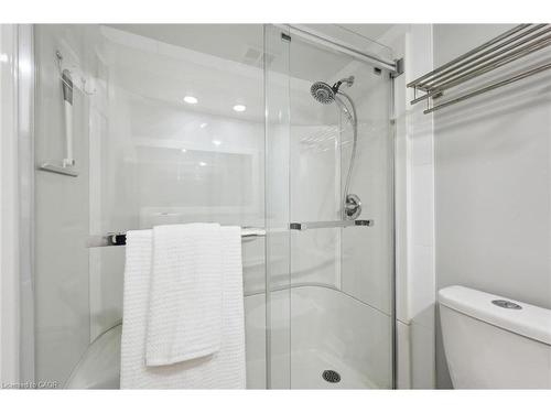 501-22 Marilyn Drive, Guelph, ON - Indoor Photo Showing Bathroom