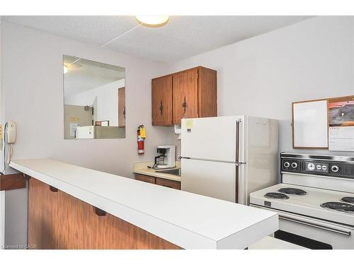 501-22 Marilyn Drive, Guelph, ON - Indoor Photo Showing Kitchen