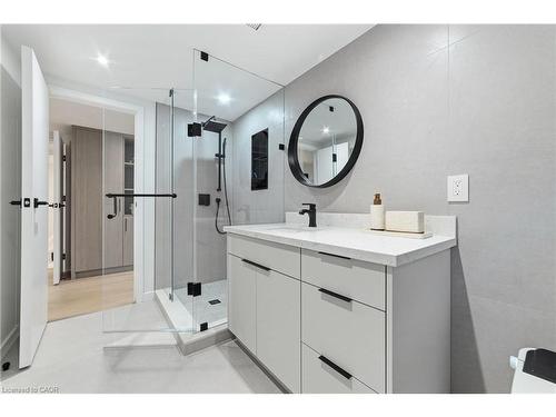 146 Kenora Avenue, Hamilton, ON - Indoor Photo Showing Bathroom