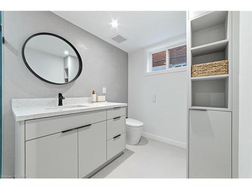 146 Kenora Avenue, Hamilton, ON - Indoor Photo Showing Bathroom