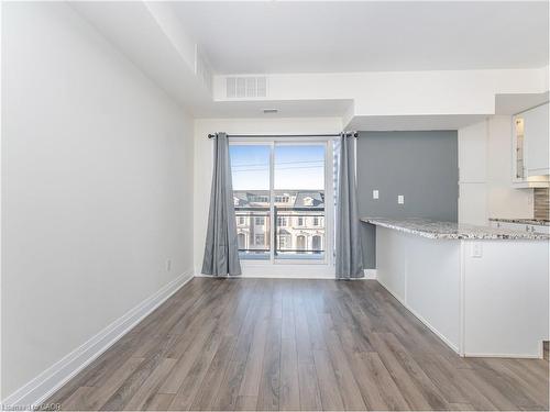 418-128 Garden Drive, Oakville, ON - Indoor Photo Showing Kitchen